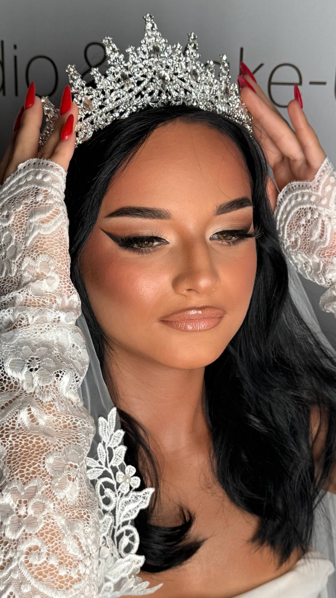 Λεπτομέρεια smudged eyeliner στο νυφικό look